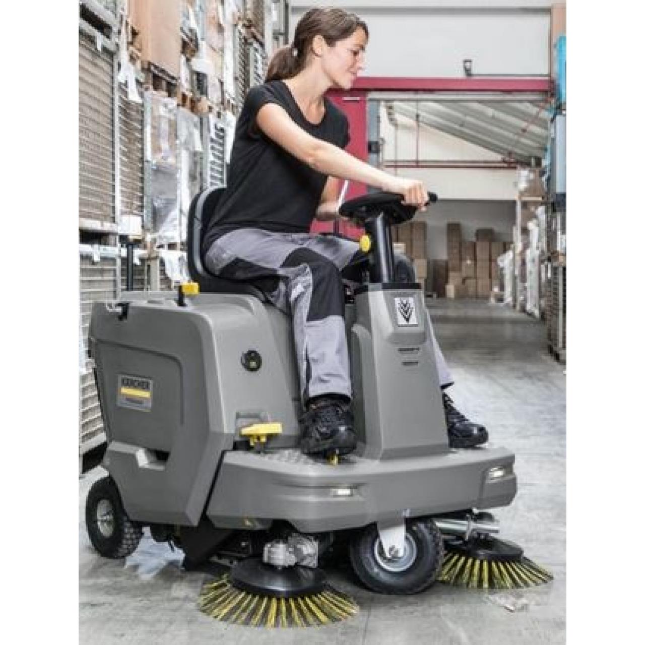 100005710 Aufsitzkehrmaschinez KM 85/50 R Bp Pack